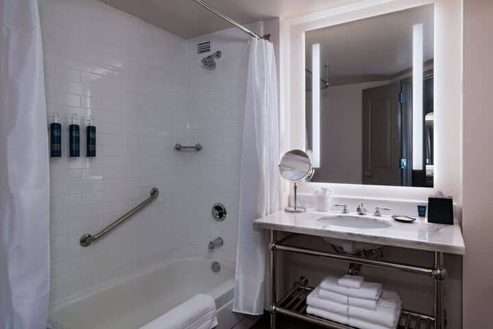 Room 4 of 20